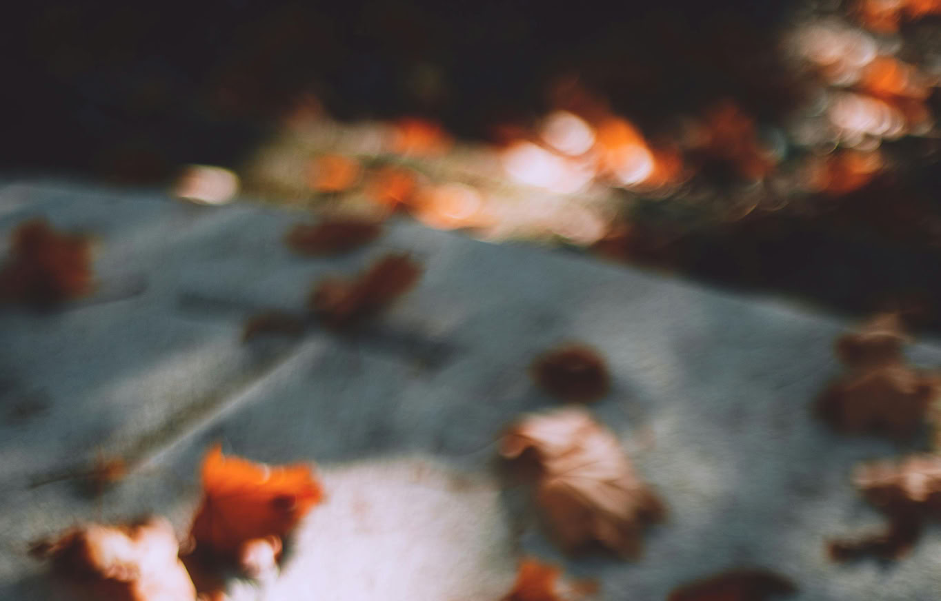 Homme Portant Un Pantalon En Denim Noir Avec Marteau De Transport Sur L'étui